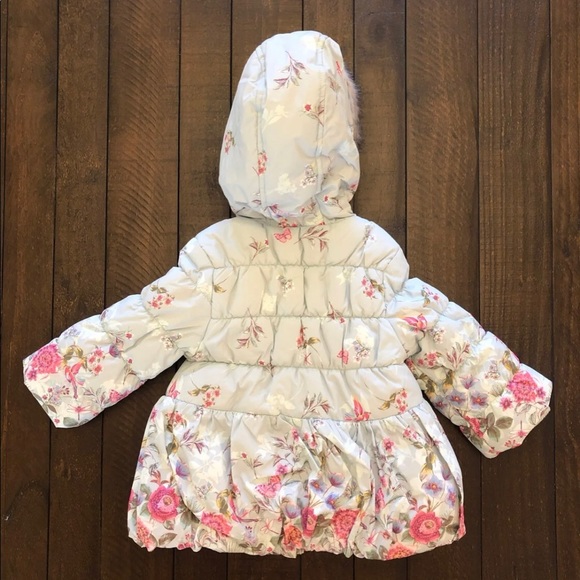 Beautiful Coat - Picture 4 of 8